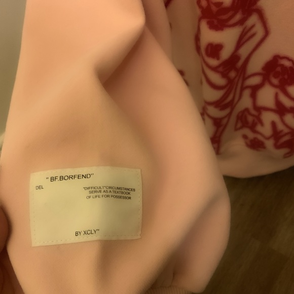 NEVSTUDIO XL HOODIE 💕 - Picture 5 of 7